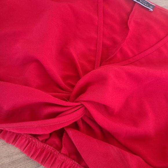 Cute Light Cropped Top Tie Front - Picture 3 of 3